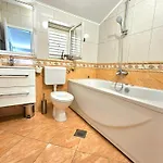 Premeru A6 아파트 마카르스카