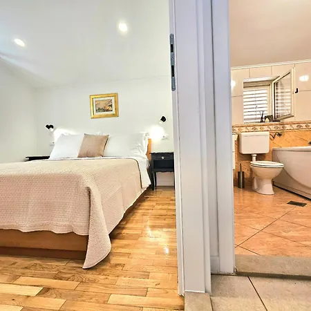 Premeru A6 Apartman *
